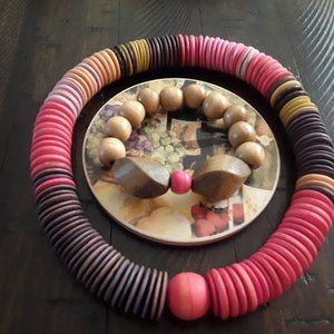 Vtg Multicolor wood beads necklace 16" and stretch bracelet.